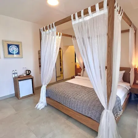 Lavinya Hotell 3*