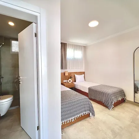 Hotell Lavinya 3*