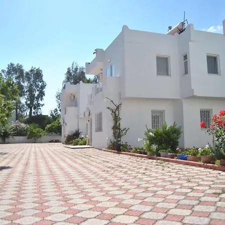 Hotell Lavinya 3*