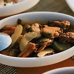 Lavinya Гёльтюрбюку