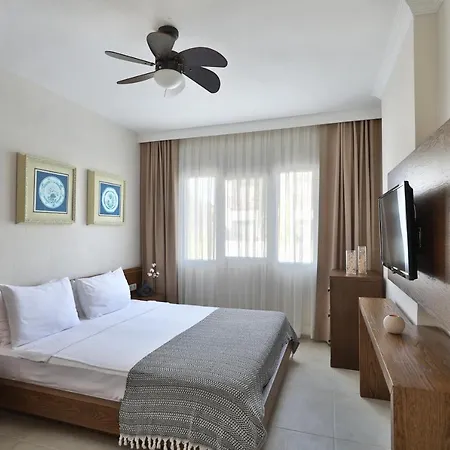 Hotel Lavinya 3*