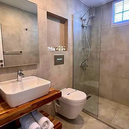 Lavinya Hotel